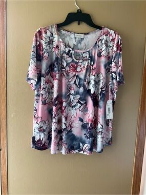 NWT NIKKI size large SS top